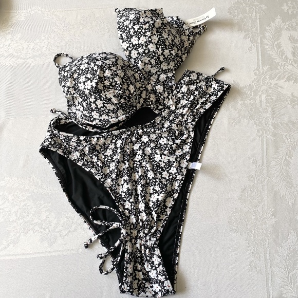 La Vie en Rose Navy floral wire bra bikini. Top- Size L- Bottoms- Sz- XXL - Picture 1 of 13